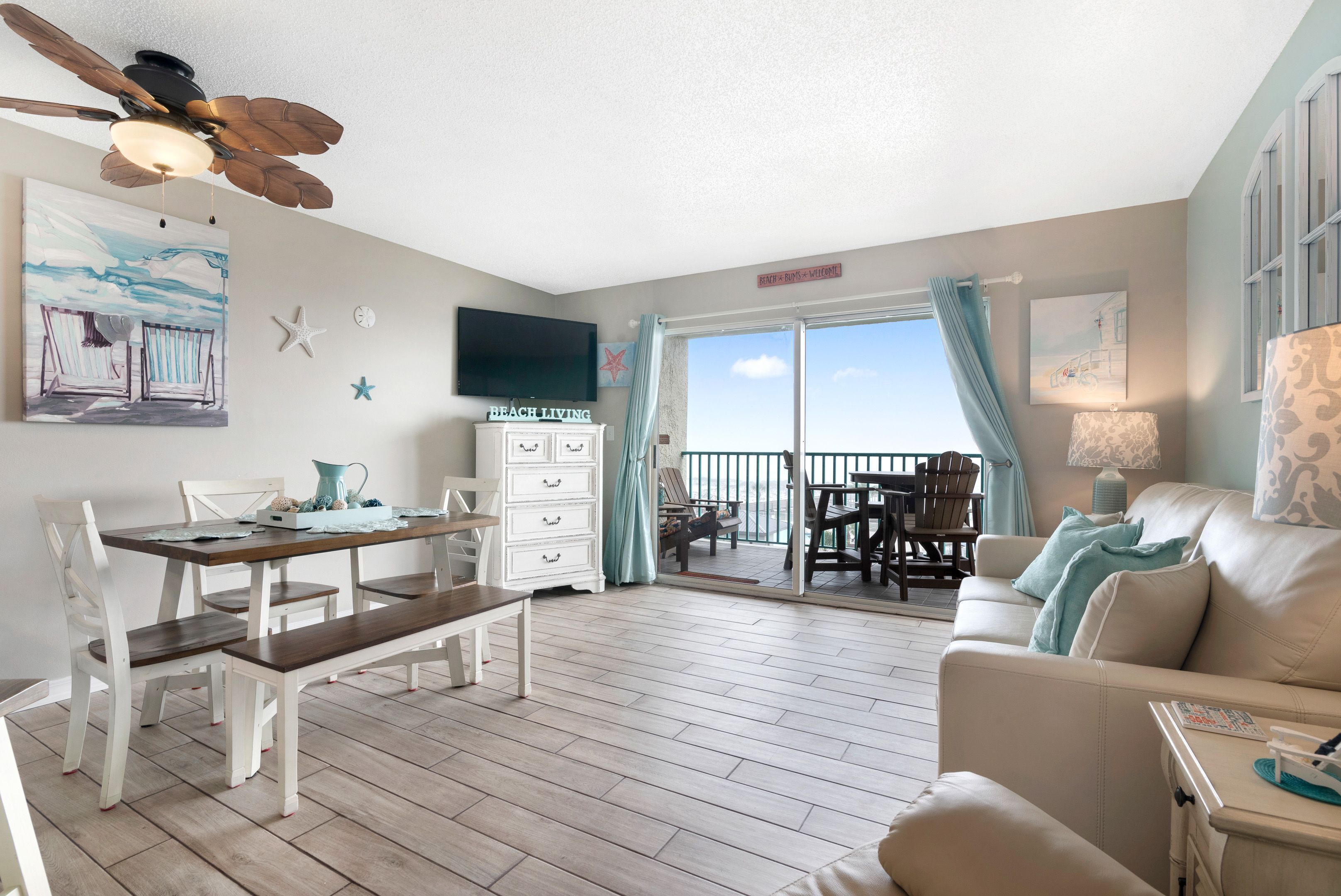 Smart-TV, DVD-spiller og bøker