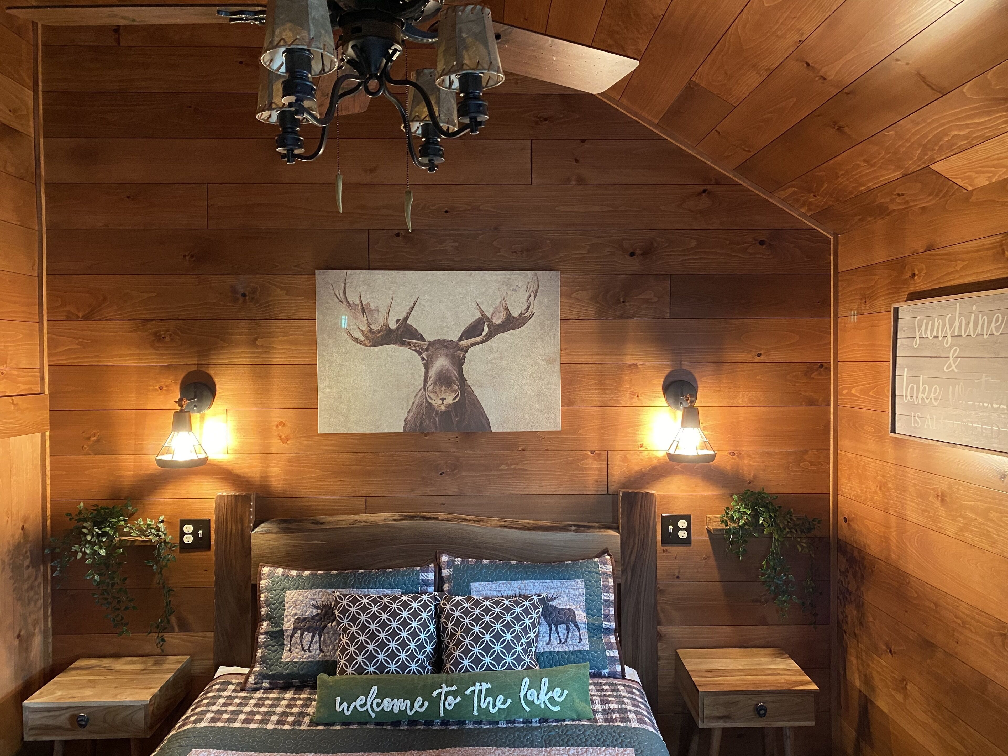 "4th Lake" One Bedroom, Luxury Waterfront Cottage at The Lakes, Old Forge