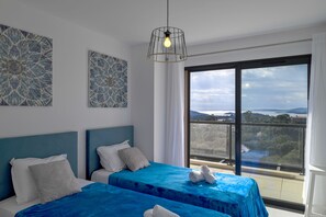 4 bedrooms, iron/ironing board, free WiFi, bed sheets - Magnificent Villa overlooking the bay of Saint Cyprien, Porto Vecchio (Sainte Lucie De Porto Vecchio)