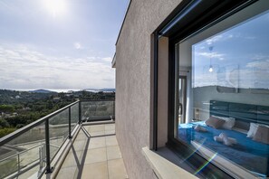 Terrace/patio - Magnificent Villa overlooking the bay of Saint Cyprien, Porto Vecchio (Sainte Lucie De Porto Vecchio)