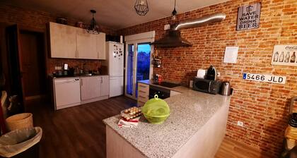 Villa with pool and BBQ for 10 people