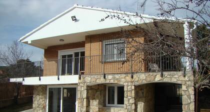 Chalet con piscina y BBQ para 10 personas