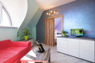 Family Apartment | Minibar, individually decorated, desk, free WiFi