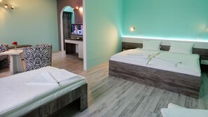 四人房 | 迷你吧、獨特裝潢、書桌、免費無線上網