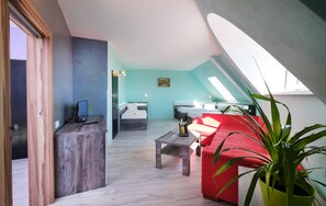 Family Apartment | Minibar, individually decorated, desk, free WiFi - Hotel N (Znojmo)