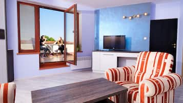 Family Apartment | Minibar, individually decorated, desk, free WiFi