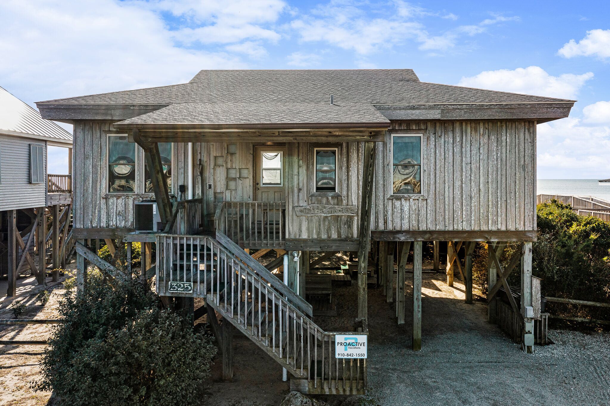 "The Barnacle" - Oceanfront Home, 3 Bedrooms / 2 Bathrooms