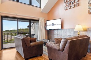 TV - Best-View 3-Bedroom Condo, Close to Silver Dollar City with Free Tickets & Outdoor Pool (Branson)