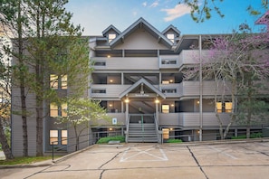 Exterior - Best-View 3-Bedroom Condo, Close to Silver Dollar City with Free Tickets & Outdoor Pool (Branson)