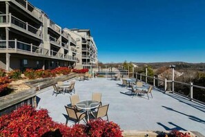 Outdoor dining - Updated, Gorgeous Views, Large Deck, Top Floor (Branson)