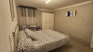 3 soverom, strykejern/-brett, reiseseng for barn og wi-fi (inkludert)