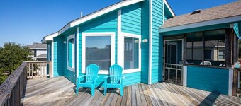 Short walk to Beach with Pool, Game Room, and Spa!