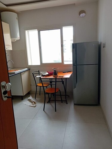 Beautiful new apartment .Tunis 10 minutes walk from Cv Metro stop 300 m. quiet.