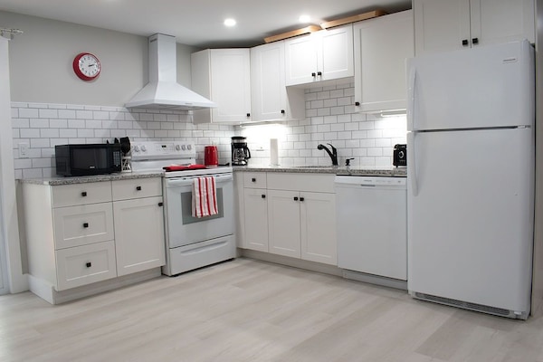 Geladeira, micro-ondas, fogão, cooktop