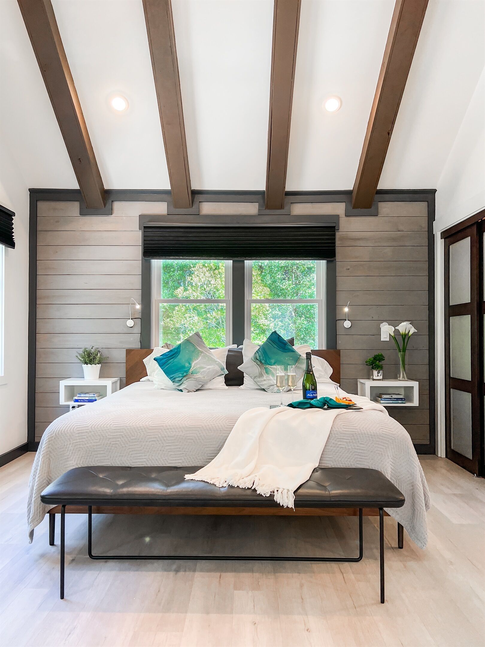 1 slaapkamer, een strijkplank/strijkijzer, gratis wifi, beddengoed