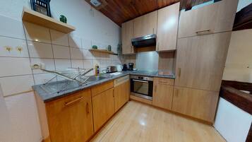 Køleskab, mikrobølgeovn, ovn, kogeplade