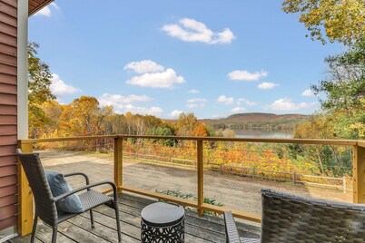 Views! Cozy, Private 3BR Condo with lake access!