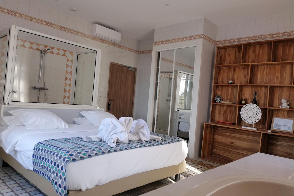 1 bedroom, premium bedding, select comfort beds, in-room safe