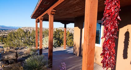 Pet-friendly house 35 minutes from ABQ airport; 45 minutes to Santa Fe; Artsy