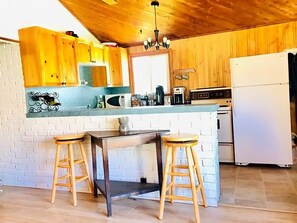 Micro-ondes, four, cafetière/bouilloire, bouilloire électrique