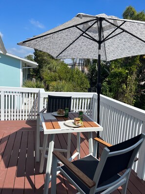 屋外ダイニングエリア