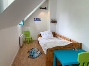 4 sovrum, strykjärn/strykbräda, resesäng och internet