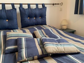 4 habitaciones, tabla de planchar con plancha y cuna de viaje