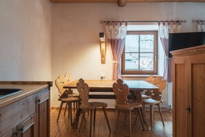 Dining - Traditional vacation apartment in rustic style with view of the Schlern (Völs am Schlern)