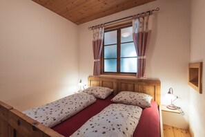 2 makuuhuonetta, vauvan matkasänky, ilmainen Wi-Fi, vuodevaatteet