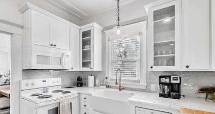 Charming Midtown Cottage, 11 straight blocks to Sherman Ave/Downtown Boat Launch
