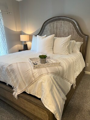 Room - Beautiful Luxury New Construction home with Lake Views (Lake Havasu City)