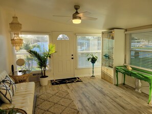 TV connectée, jeux vidéo, livres