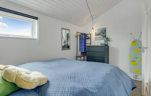3 bedrooms, iron/ironing board, free WiFi