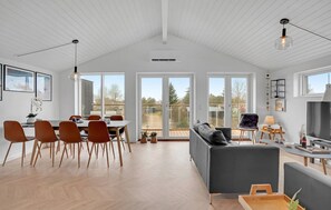 Smart TV - Nice apartment in Slagelse with kitchen (Slagelse)