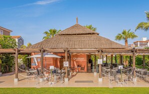 Outdoor dining - Nice apartment in Estepona with WiFi (Estepona)