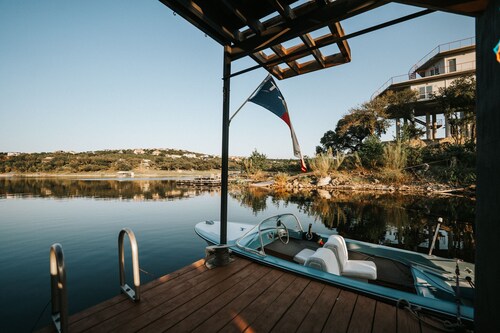 Pet Friendly Cabin w/hot tub. gym, cold plunge, & sauna 
