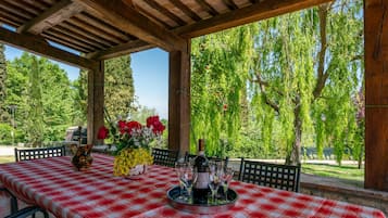 Outdoor dining