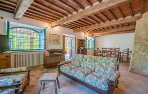 TV, fireplace, ping pong - Beautiful home in Sarteano with WiFi (Sarteano)