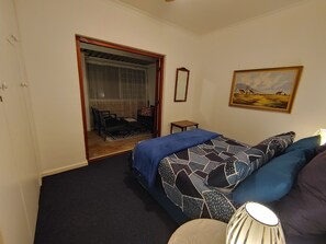 2 dormitorios, tabla de planchar con plancha, wifi gratis y ropa de cama