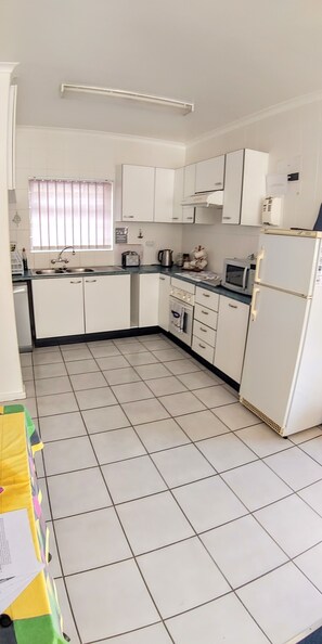 Fridge, oven, dishwasher, coffee/tea maker - Spacious,2-bedroom,seaside apartment,unique patio (Strand, Cape Town)