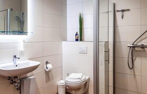 Shower - Beautiful home in Gützkow with WiFi (Gützkow)