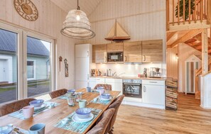 Fridge, microwave, stovetop, dishwasher - Stunning home in OstseeResort Olpenitz with sauna (OstseeResort Olpenitz)