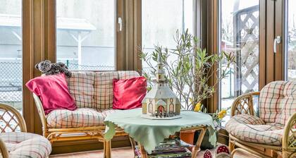 Beautiful home in Brünlos with WiFi