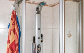 Combined shower/tub