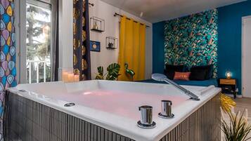 1 habitación, insonorización y tabla de planchar con plancha