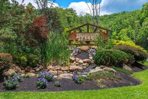 Property grounds - HotTub Cabin • GameRoom • EasyDrive • Pet-Friendly (Gatlinburg)