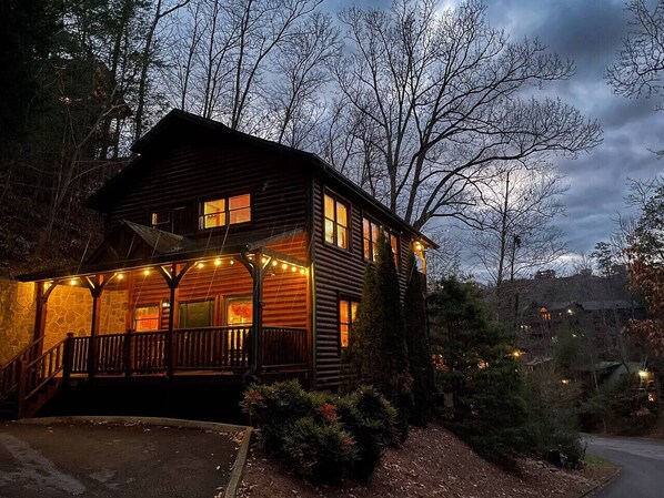 Exterior - HotTub Cabin • GameRoom • EasyDrive • Pet-Friendly (Gatlinburg)