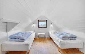 4 bedrooms, travel cot, free WiFi