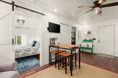 Cabin in Hill Country 1 bed, 1 bath w/ hot tub, gym, sauna, & cold plunge