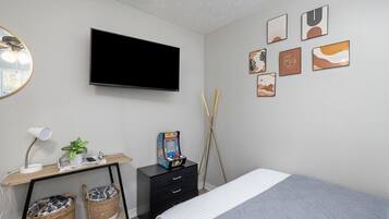 2 bedrooms, iron/ironing board, free WiFi, bed sheets